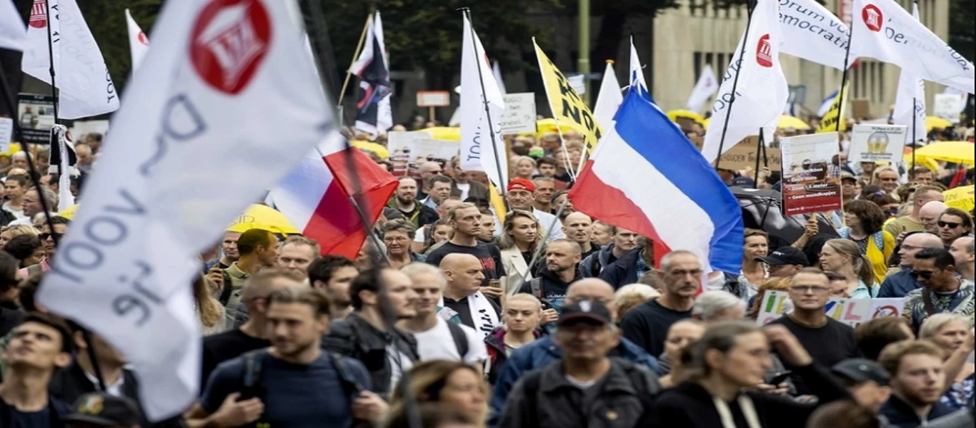 Στους δρόμους εκατοντάδες Ολλανδοί - Λένε «όχι» στα πιστοποιητικά εμβολιασμού στην εστίαση